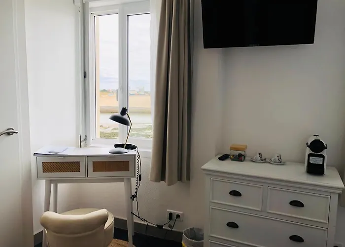 Logis Sea View Hotel