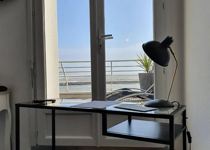 Logis Sea View Hotel