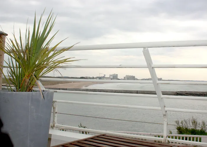 Logis Sea View Hotel