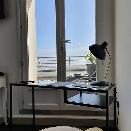 Logis Sea View Hotel