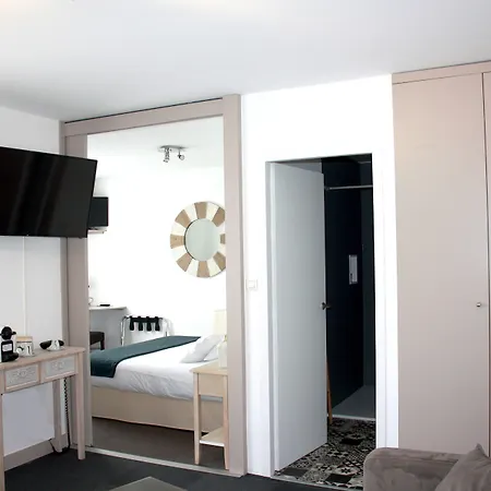 Logis Sea View Hotel 3*