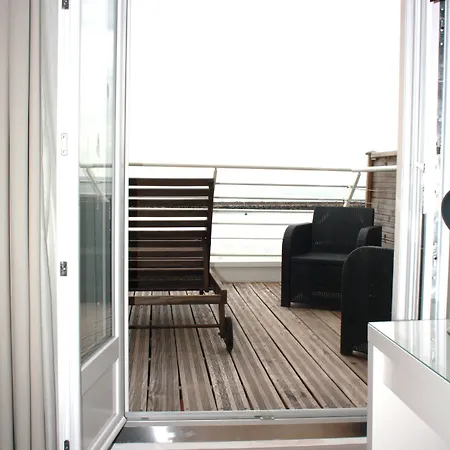 Logis Sea View 3*