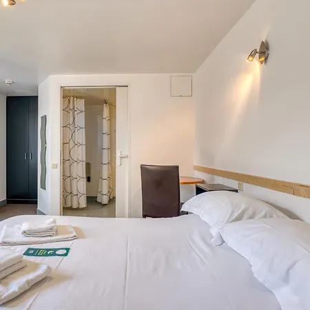 Hotel Logis Sea View 3*