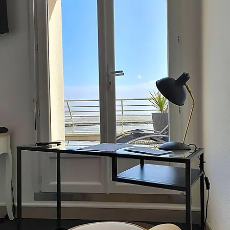 Logis Sea View Hotel 3*