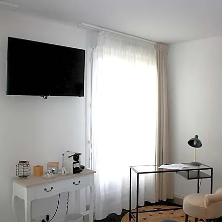 Hotel Logis Sea View 3*