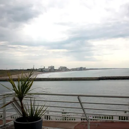 Hotel Logis Sea View 3*